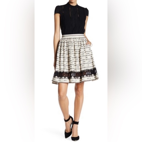 Alice + Olivia Dresses & Skirts - Alice + Olivia - Black & Off-White Aztec Patterned Skirt | Has Pockets - Sz 8